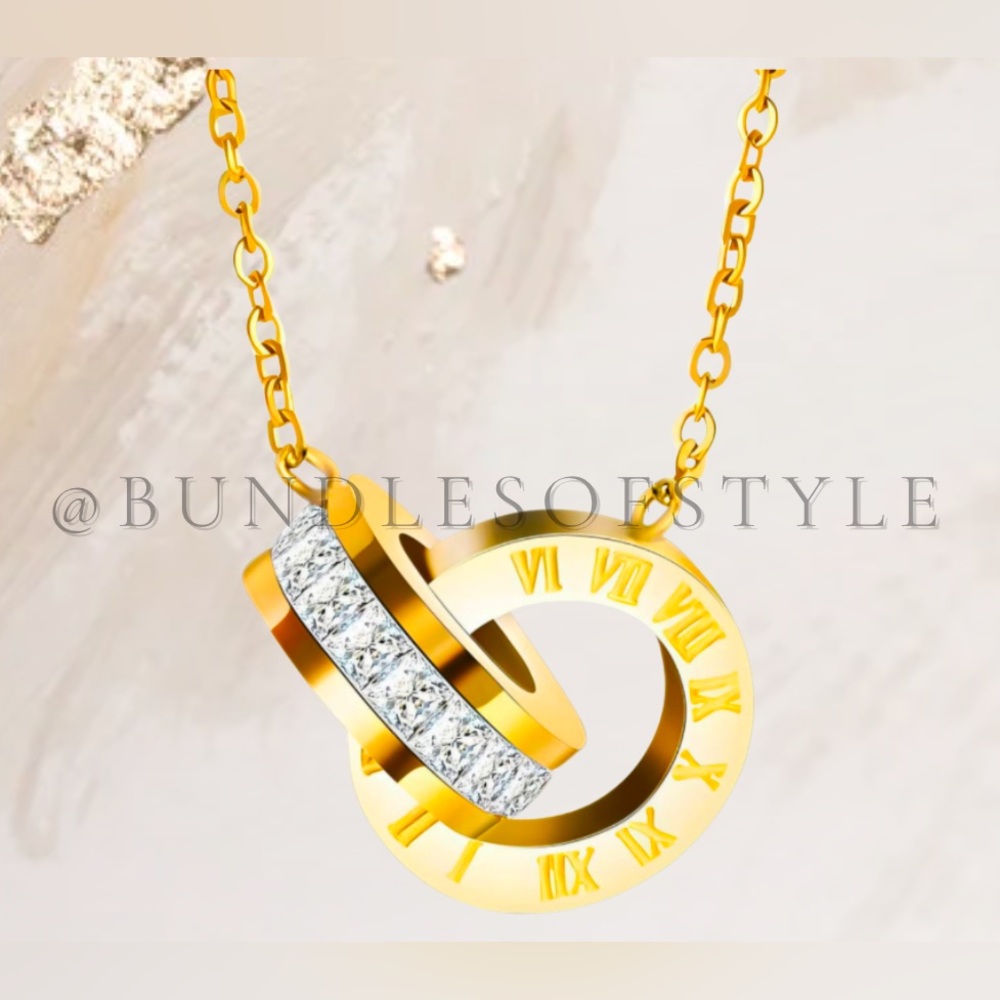 🌙 C750 -18K Gold plated stainless steel with Roman numerals and cubic zirconia’s